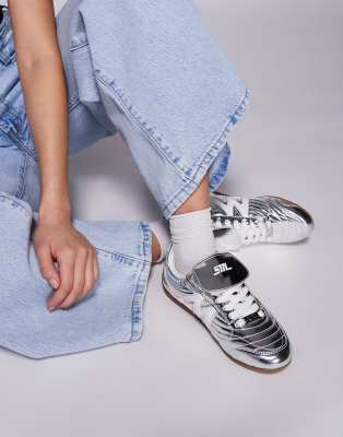  Freekick trainers with fold over detail 