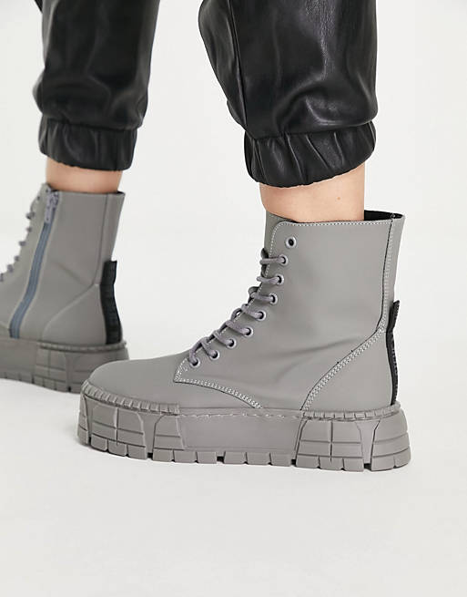  Boots/Steve Madden Frouzy super chunky lace up boots in grey leather 