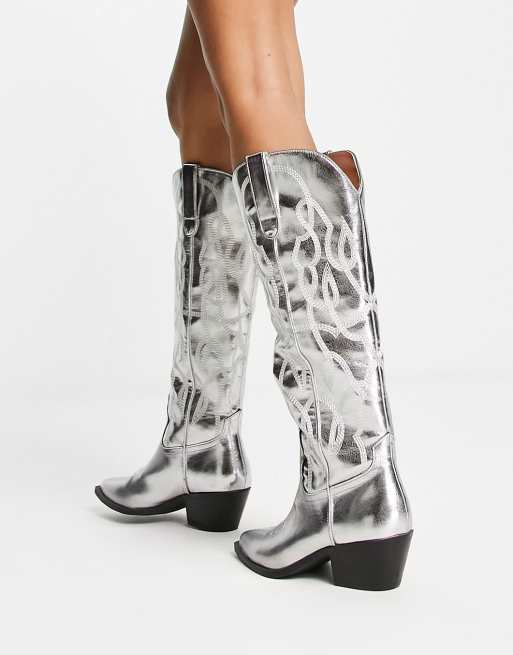 Steve Madden – Knighly – Silverfärgade boots i cowboystil med dekorativ söm, 2 av 4