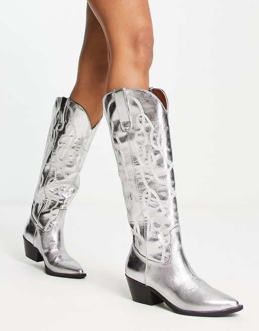 Steve Madden – Knighly – Silverfärgade boots i cowboystil med dekorativ söm, 3 av 4