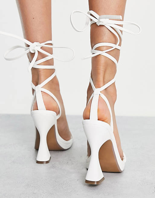 Asos Donna Scarpe Scarpe con plateau Sandali con plateau Sandali bianchi con plateau annodati alla caviglia Lafayette 