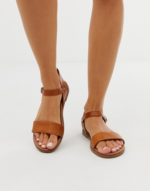 Steve Madden leather flat sandals in tan | ASOS
