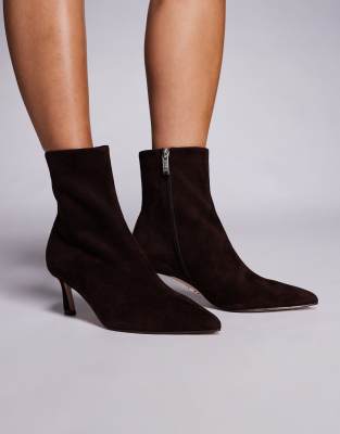 Steve Madden - Lulah - Mittelhohe, eng geschnittene Stiefeletten aus Wildleder in Braun-Brown