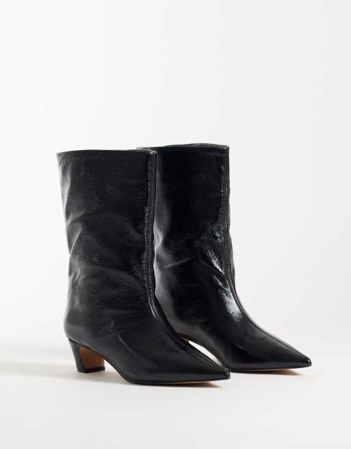 Steve Madden Lytton kitten-hæl mellemhøje ankelstøvler i sort krøllet læder, 2 af 4