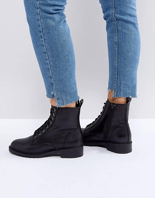 Steve Madden Officer Leather Flat Lace Up Ankle Boots