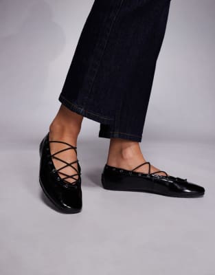  Pointe lace detail ballet flats in leather black