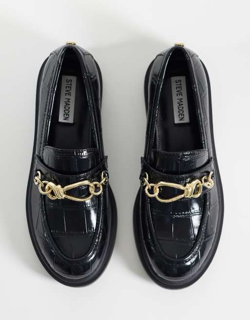 Steve Madden - Pre Launch - Mocasines negros efecto cocodrilo con cadena dorada, 2 de 4