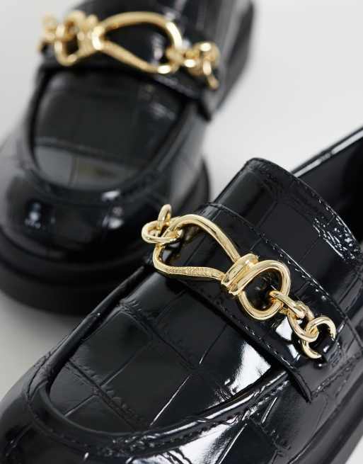 Steve Madden - Pre Launch - Mocasines negros efecto cocodrilo con cadena dorada, 4 de 4