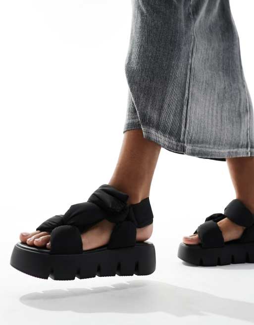 Steve Madden puffy sandal with chunky sole in black