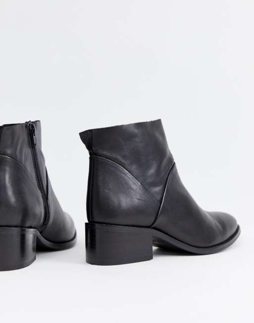 Steve madden risen black leather sales heeled ankle boots