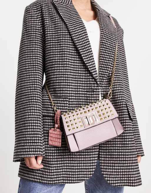 Steve Madden – Rosa axelremsväska med nitar