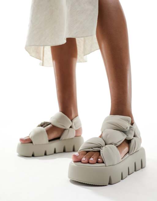Steve Madden - Sandales matelassées avec semelle chunky - Grège