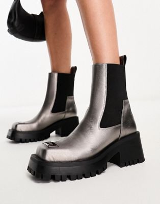  Sharpen chunky ankle boots with hardwear in pewter