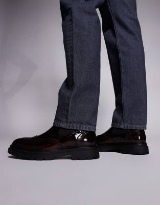  Stancie chelsea boots with brogue detail in burgundy