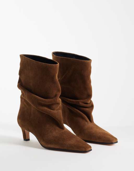 Steve Madden – Vexa – Geraffte, mittelhohe Stiefeletten aus dunkelbraunem Wildleder mit Kitten-Absatz, 2 von 4