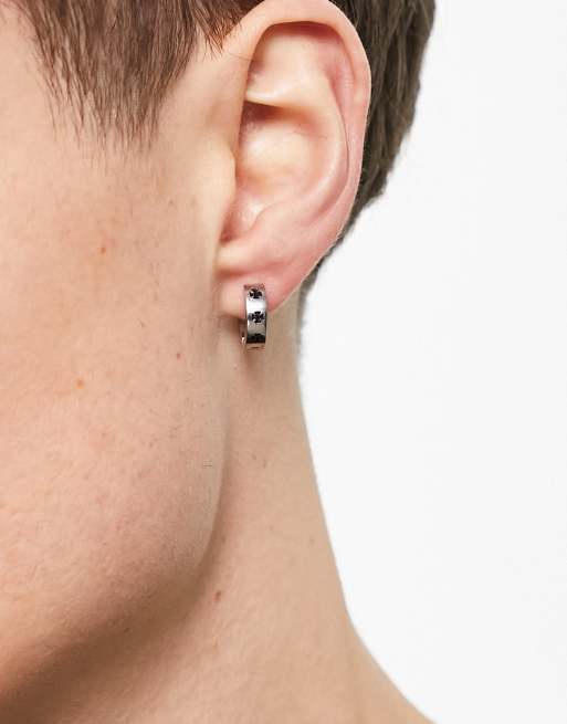 Steve Madden - Zilveren huggie oorbellen met kruisdetail, 4 van 4