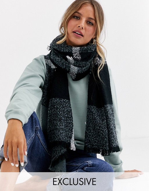 Stitch & Pieces Exclusive mono check scarf