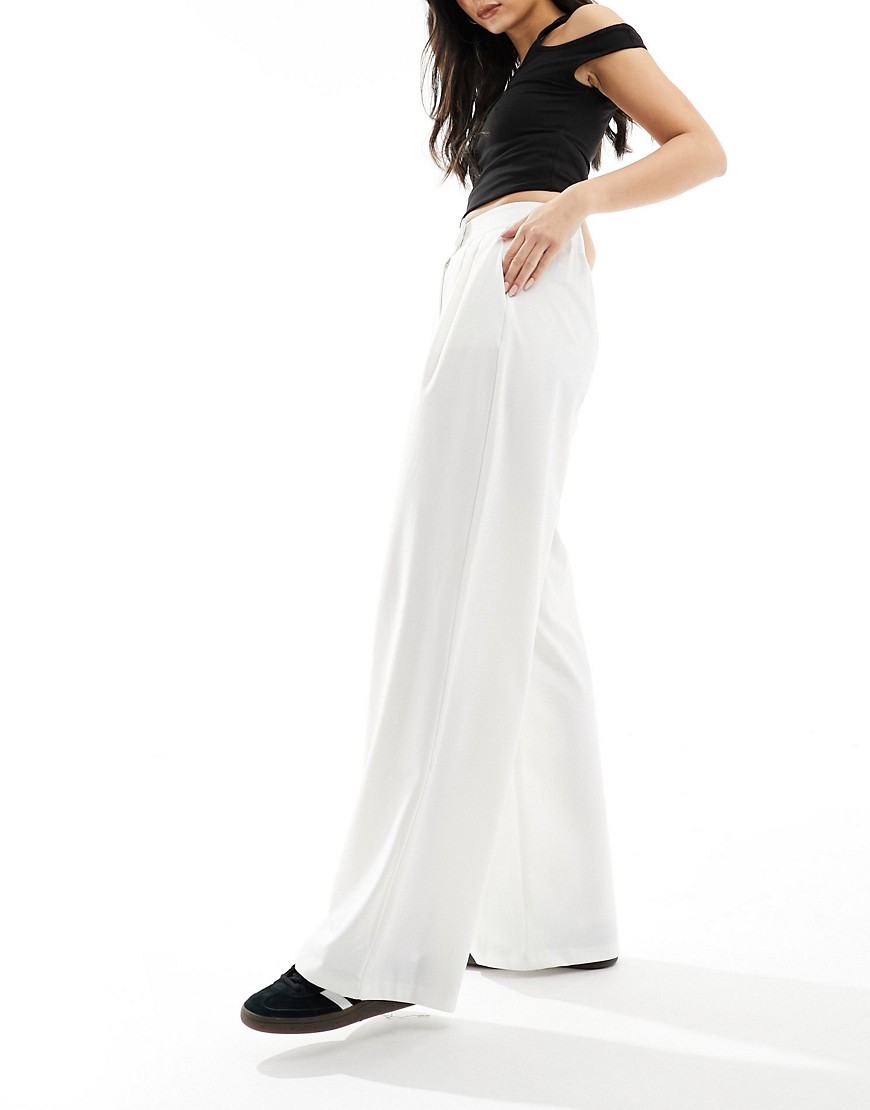 Stradiarius tailored pleat front trousers in ecru-White