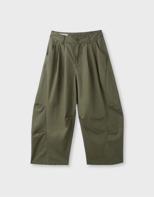 Stradivarius 100% cotton barrel trousers in khaki, 6 of 7