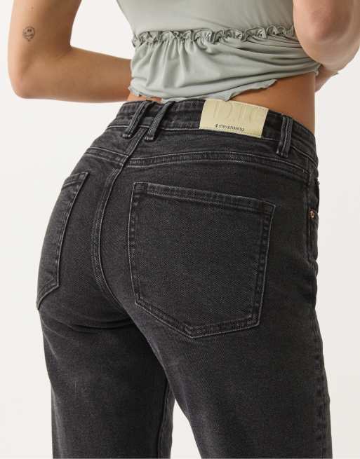 Stradivarius 1465 slim-fit mom jeans in washed black, 3 of 4