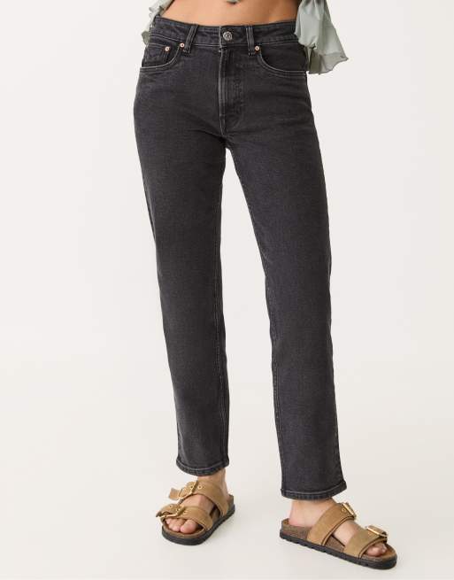 Stradivarius 1465 slim-fit mom jeans in washed black, 4 of 4