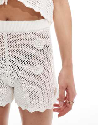 Stradivarius 3d Crochet Short In White