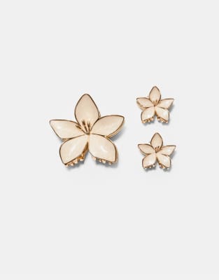 Stradivarius - 3er-Pack blumenförmige Haarspangen in Ecru-Weiß