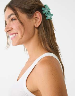 Stradivarius - 3er-Set blumenförmige Haarspangen in Smaragdgrün