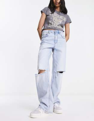 Stradivarius Stradivarius 90s baggy dad jean with rips in medium blue