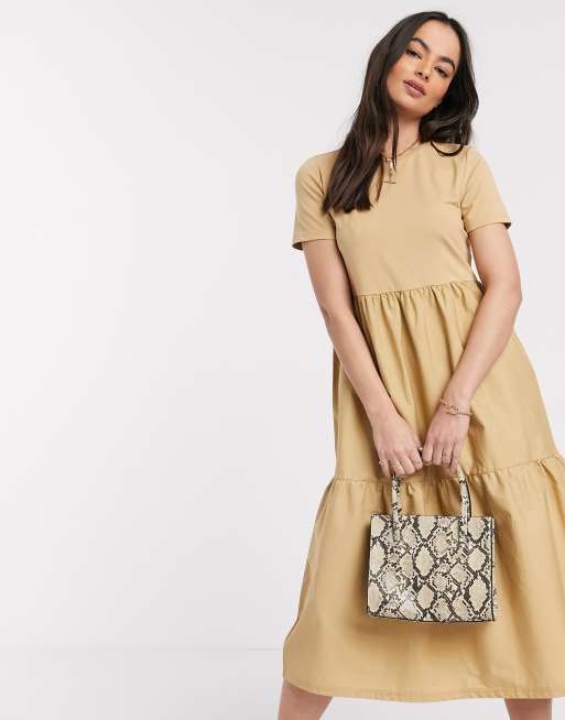 Stradivarius - Aangerimpelde jurk van jersey en poplin in beige