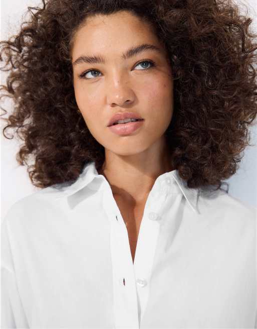 Stradivarius Adjustable regular poplin shirt in white, 4 of 4