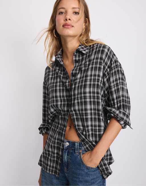 Stradivarius Adjustable regular shirt in black, 2 of 7