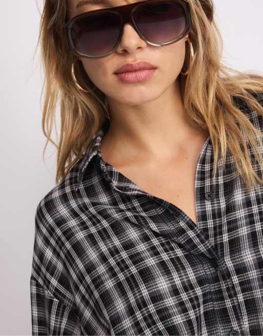 Stradivarius Adjustable regular shirt in black, 4 of 7