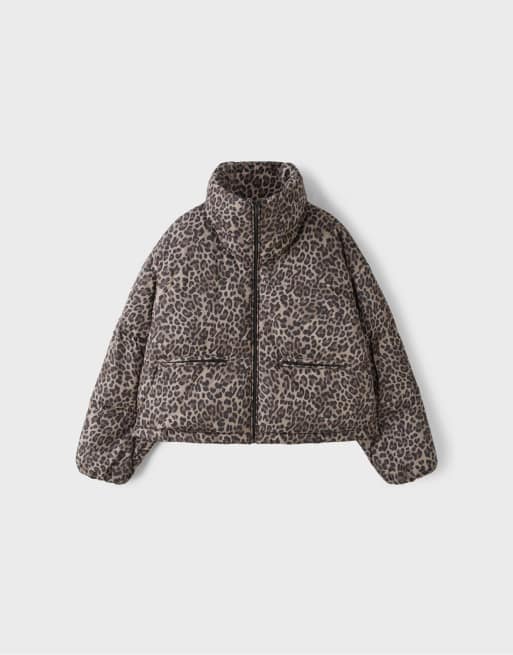Stradivarius Animal print high-neck padded cropped jacket in mid beige, 6 of 7