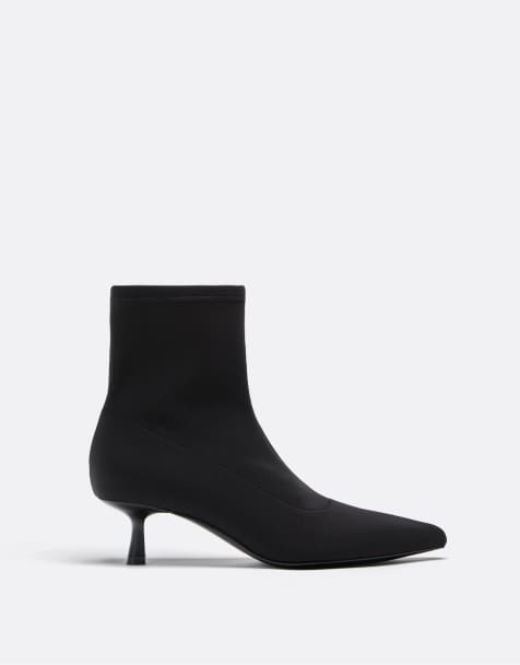 Stradivarius – Ankle-Boots in Schwarz in Neopren-Optik mit Kitten-Absätzen - view 1