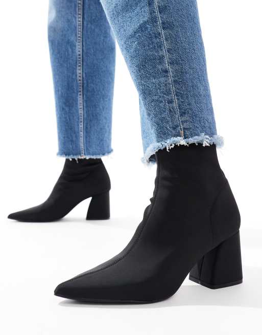 Stradivarius Ankle Boots in Schwarz mit klobigem Absatz