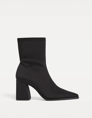 Stradivarius - Ankle Boots in schwarzer Neopren-Optik mit hohen Absätzen
