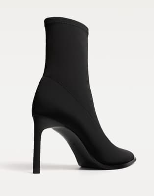 Stradivarius - Ankle Boots mit Stoff und Stilettoabsatz in Schwarz