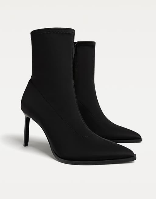 Stradivarius – Ankle Boots mit Stoff und Stilettoabsatz in Schwarz