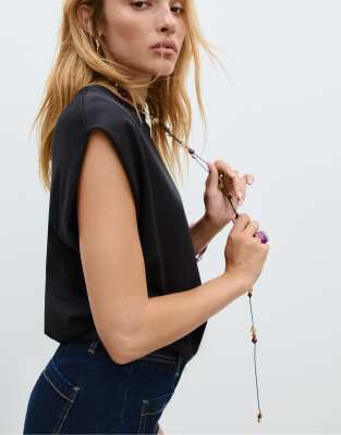 Stradivarius - Ärmelloses Basic-T-Shirt in Schwarz