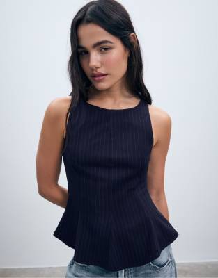 Stradivarius - Ärmelloses Schößchenoberteil in gestreiftem Marineblau