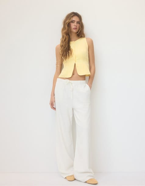 Stradivarius – Ärmelloses Top in Gold mit Knöpfen - view 1