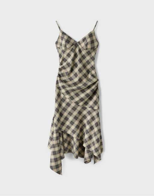 Stradivarius Asymmetric check print midi dress in beige, 6 of 7