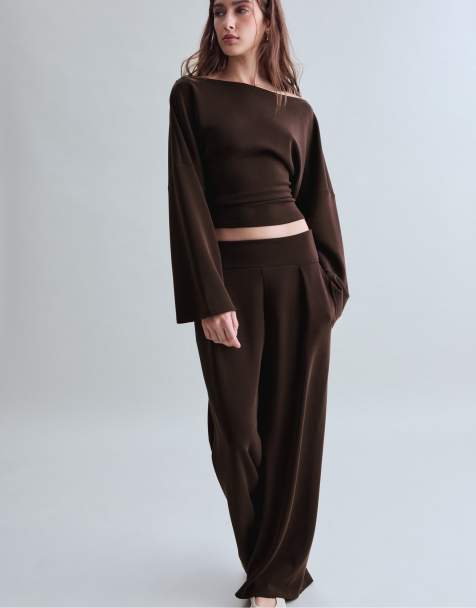 Stradivarius Asymmetric cropped sweatshirt in brown - view 1