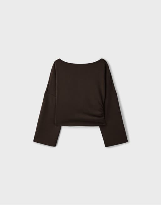 Stradivarius Asymmetric cropped sweatshirt in brown, 6 of 7