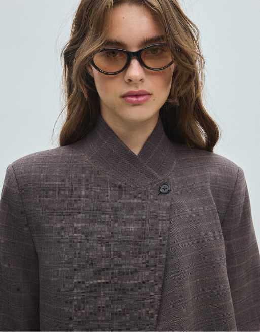 Stradivarius Asymmetric fitted blazer in beige, 4 of 7