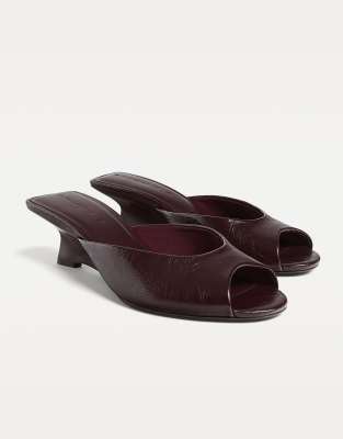  Asymmetric heel wedges in burgundy