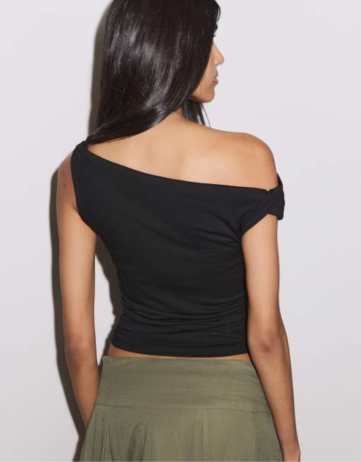 Stradivarius - Asymmetrisch aangerimpeld T-shirt in zwart, 3 van 4