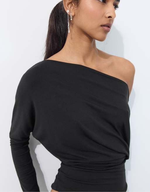 Stradivarius - Asymmetrisch T-shirt van modal in zwart, 4 van 7