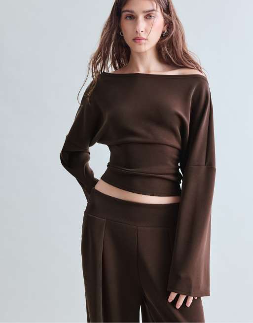 Stradivarius asymmetrische cropped sweatshirt in bruin, 5 van 7